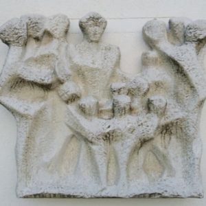 Wandskulptur von Familie und Gemeinschaft