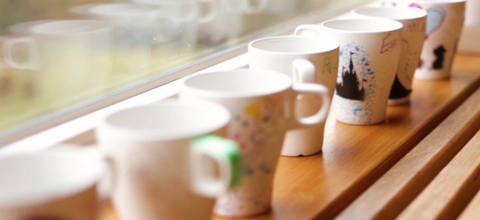 Kinderbasteln Tassen bemalen