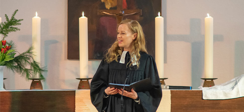 Pfarrerin Marika Elena David predigt in Mariendorf Süd