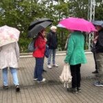 Fahrt nach Neuruppin Henngsdoef/Bhf-Hennigsdorf/Bahnsteig/Gruppe 55+/Schirme